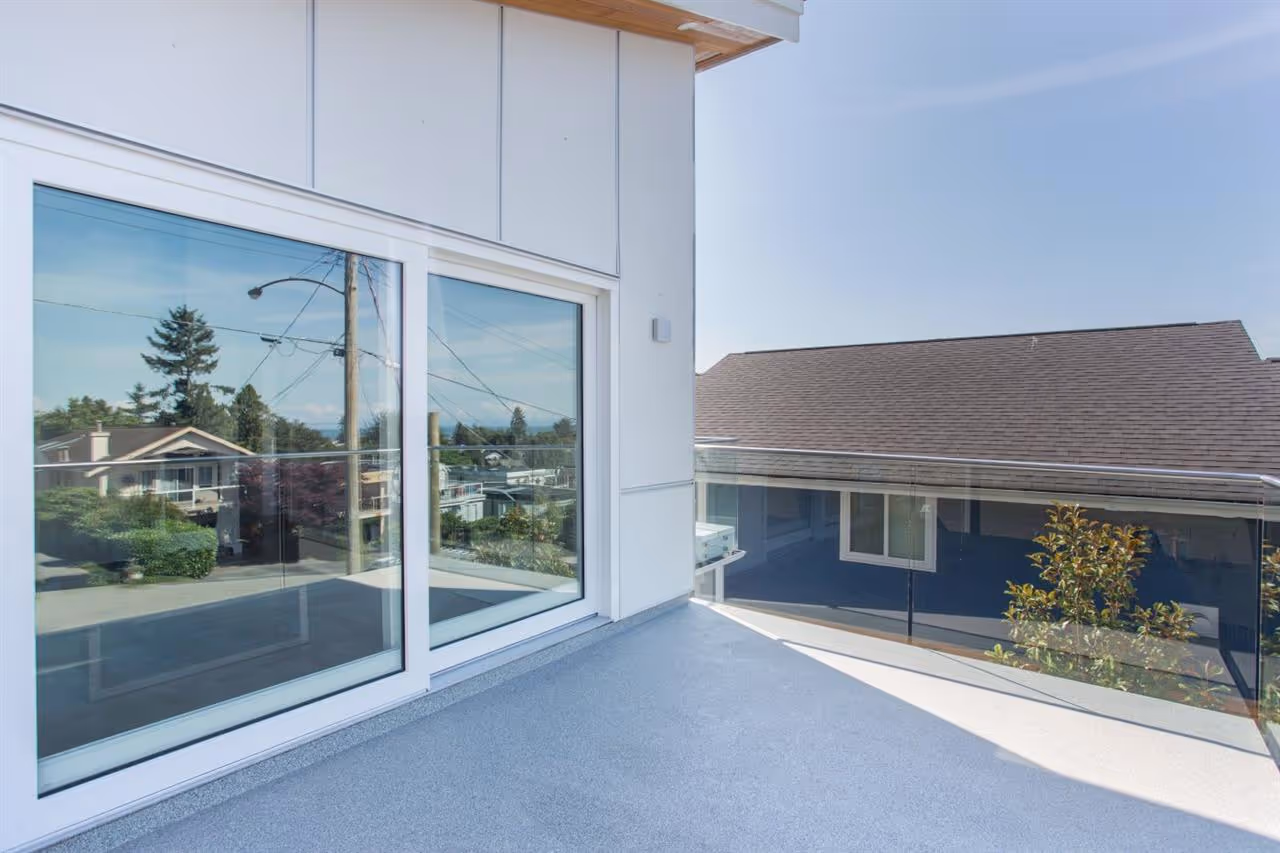 Lim Residence gallery image 17