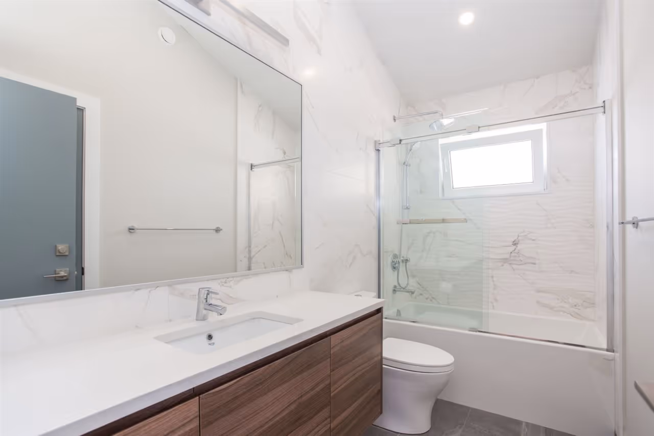 Lim Residence gallery image 21
