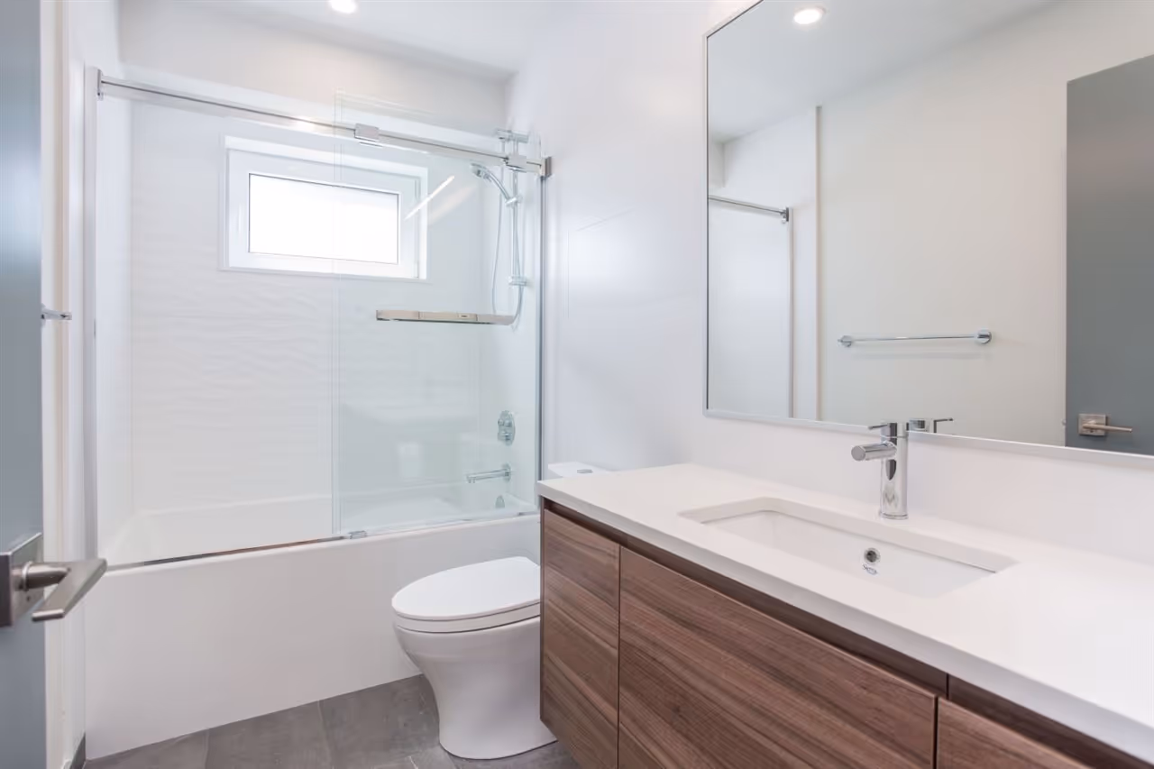 Lim Residence gallery image 28