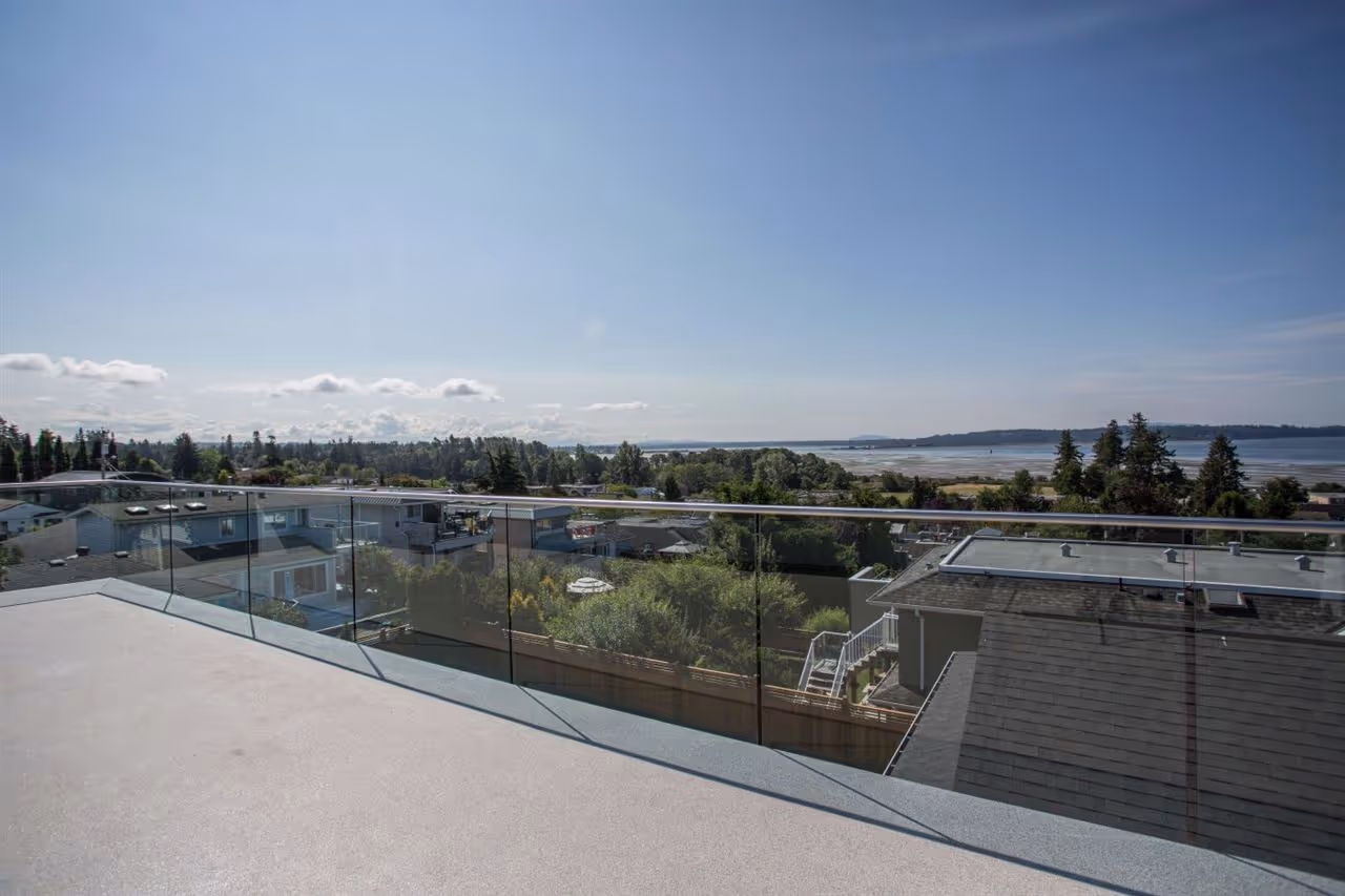 Lim Residence gallery image 36
